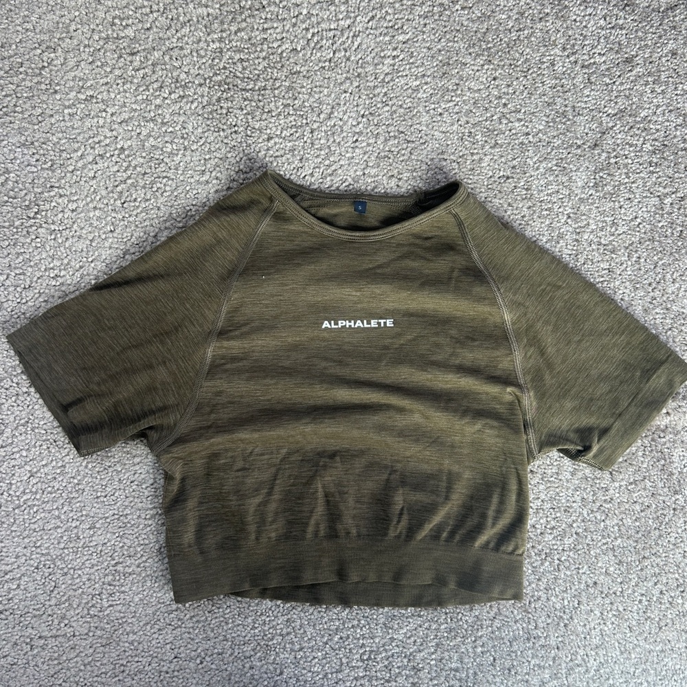 Alphalete Amplify Crop Top